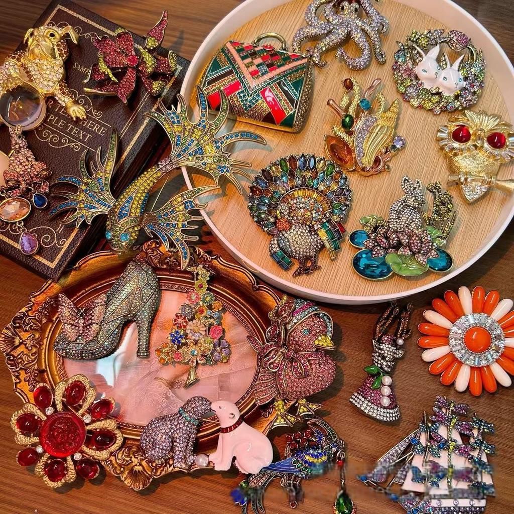 Vintage Classic Women Men Heavy Industry Crystal Brooch Badgeds Middle Style Unisex Rhinestone Exquisite Pin Accessories Gift