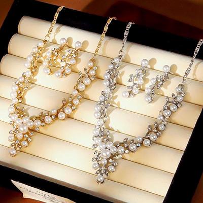 Stilīgs pērļu kaklarotu un auskaru komplekts: Elegants līgavas aksesuārs