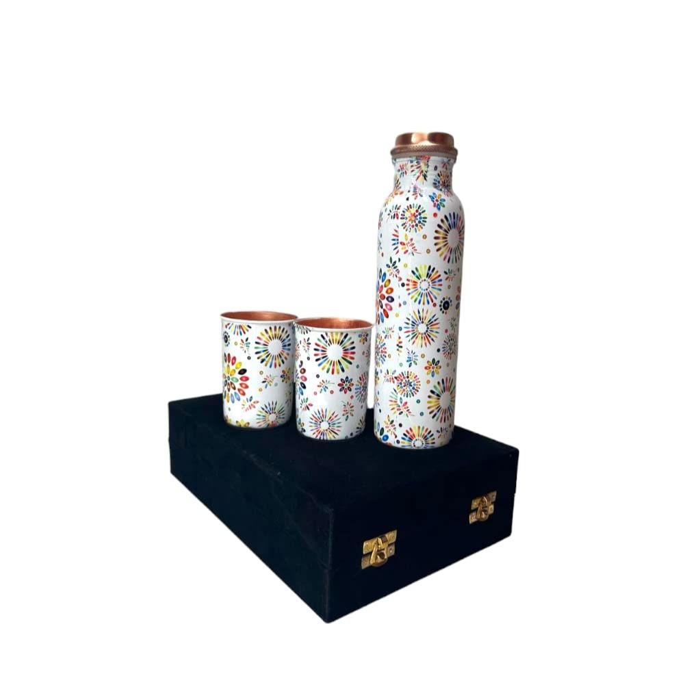 

Медная бутылка для воды 1 л | Медная бутылка для воды с набором стаканов | Работа Минакари | 100% чистая | Герметичная | 2 стакана для воды по 300 мл каждый