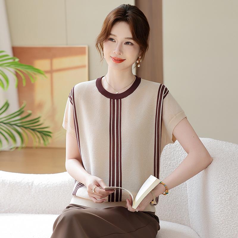 Elegant Summer Knitted Short Sleeve Top for Middle-Aged Women - Fashionable & Versatile
