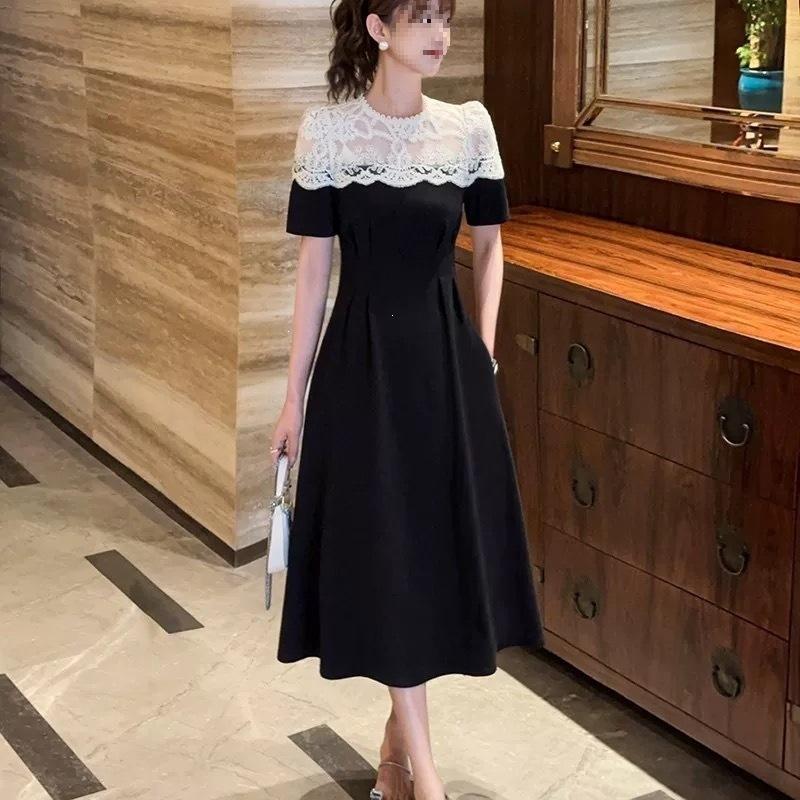 Temperament French lace contrasting color splicing crew neck dress light luxury high-end women's summer waist A-word long dress