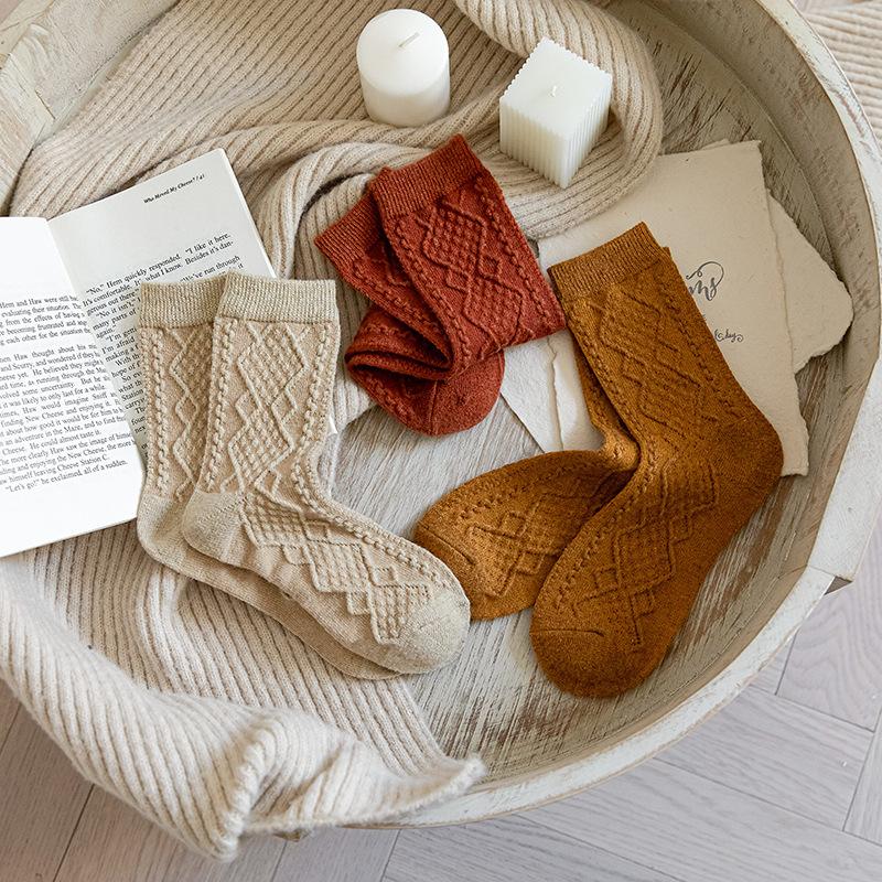 Zimowe Skarpety Damskie z Kaszmiru i Wełny Jednolite Styl Japoński Harajuku Retro Długie Skarpety Kobiety Dziewczęta Termiczne Vintage Streetwear Skarpety Załogowe