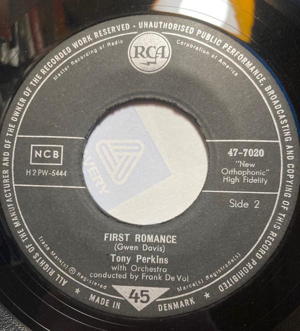 

7inch Record ANTHONY PERKINS First Romance Moonlight Swim 477020 RCA 1957 Denmark Jazz Used