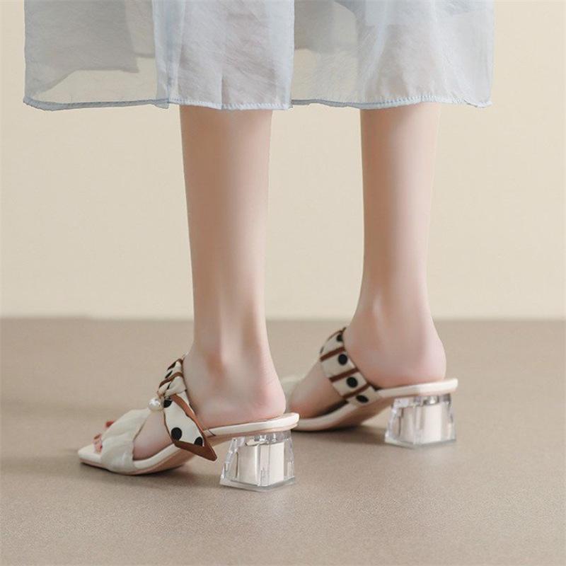 Fashion Hot Selling Cloudlike Women's Sandals Summer 2025 New Versatile Midheel Highheel Folded Elegant Atmosphere Leather Rubber Bottom