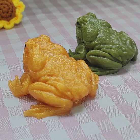 Stress Relief Toad Squeeze Toy Anti-anxiety Golden Green Frog Fidget Toy Soft TPR Stress Ball Simulated Animal Sensory Toy