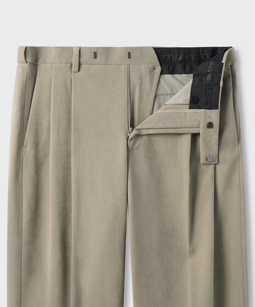 Musinsa Standard Brushed Two-Tuck Wide Hidden Elastic Waist Slacks [Khaki Beige]