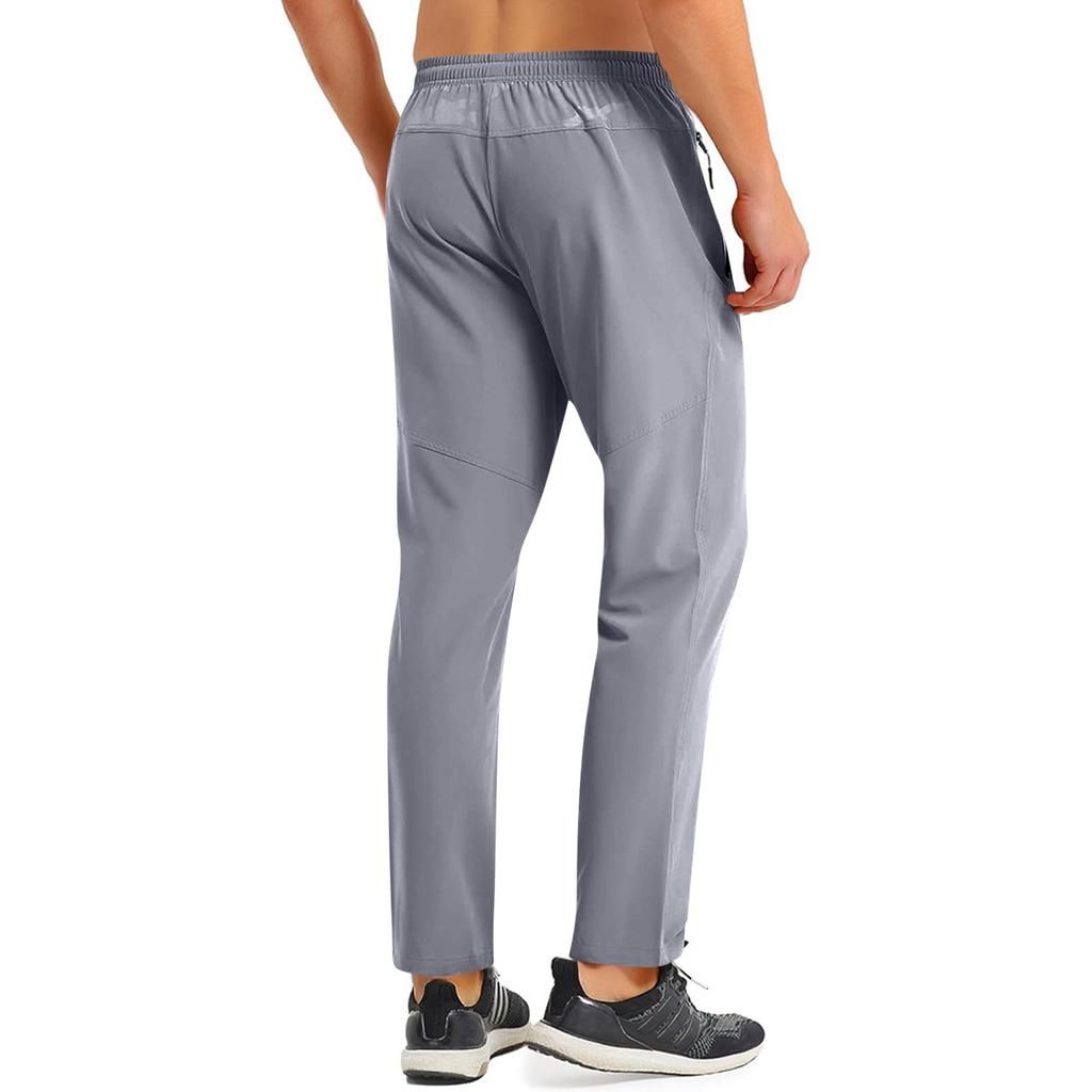Sportliche locker sitzende Herren-Hose mit Kordelzug und elastischem Bund