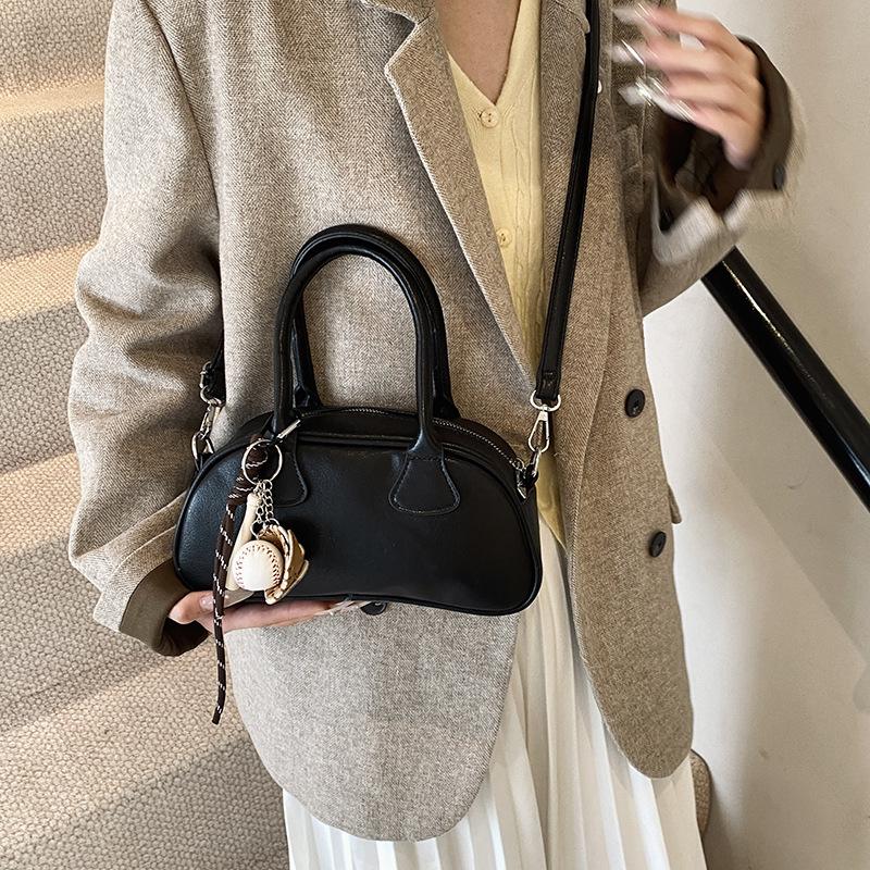 Premium Sense Retro Small Bag Women'S Fashion Simple Bowling Bag Maillard Style Shoulder Messenger Bag