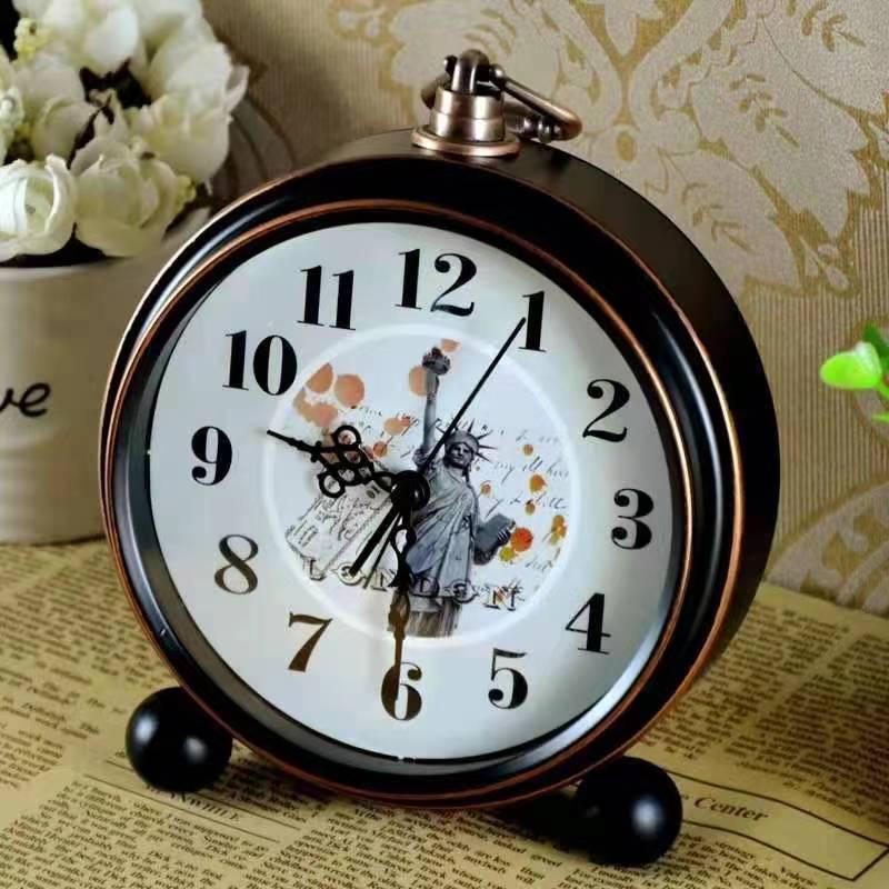 Retro Silent Alarm Clock - Vintage Desktop Decor for Bedroom or Dormitory