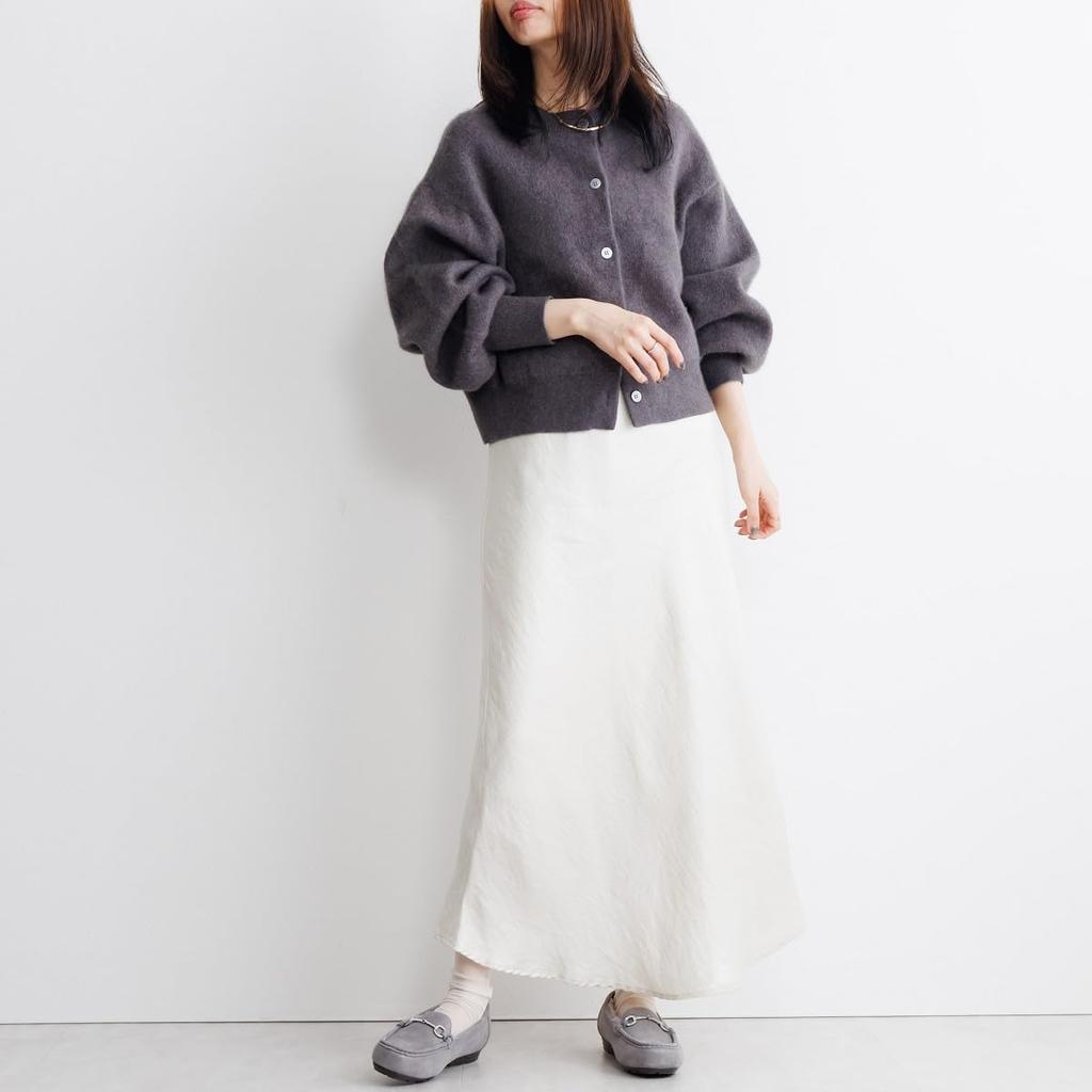 HIMIKO Himiko fluffy moccasins with beaded details, made of soft, fluffy genuine leather and featuring a warm cushioning. 651320, gray, size 245.