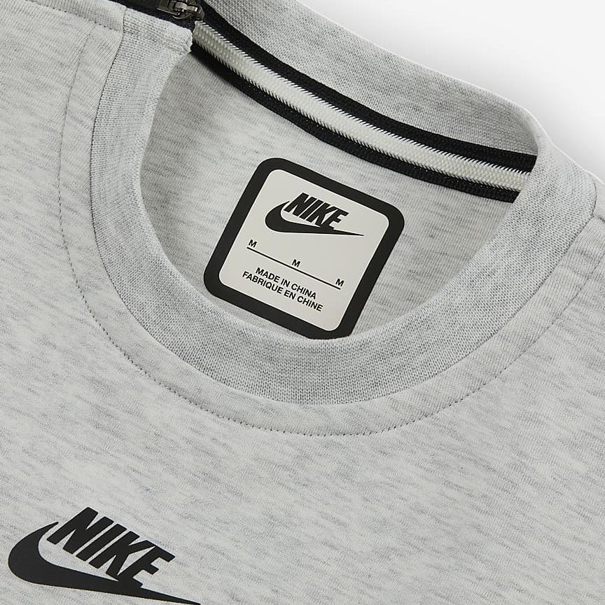 Nike Camiseta de Manga Corta con Cuello Redondo y Estampado de Logo Tech Fleece para Mujer Camisetas Gris Claro FQ1851013