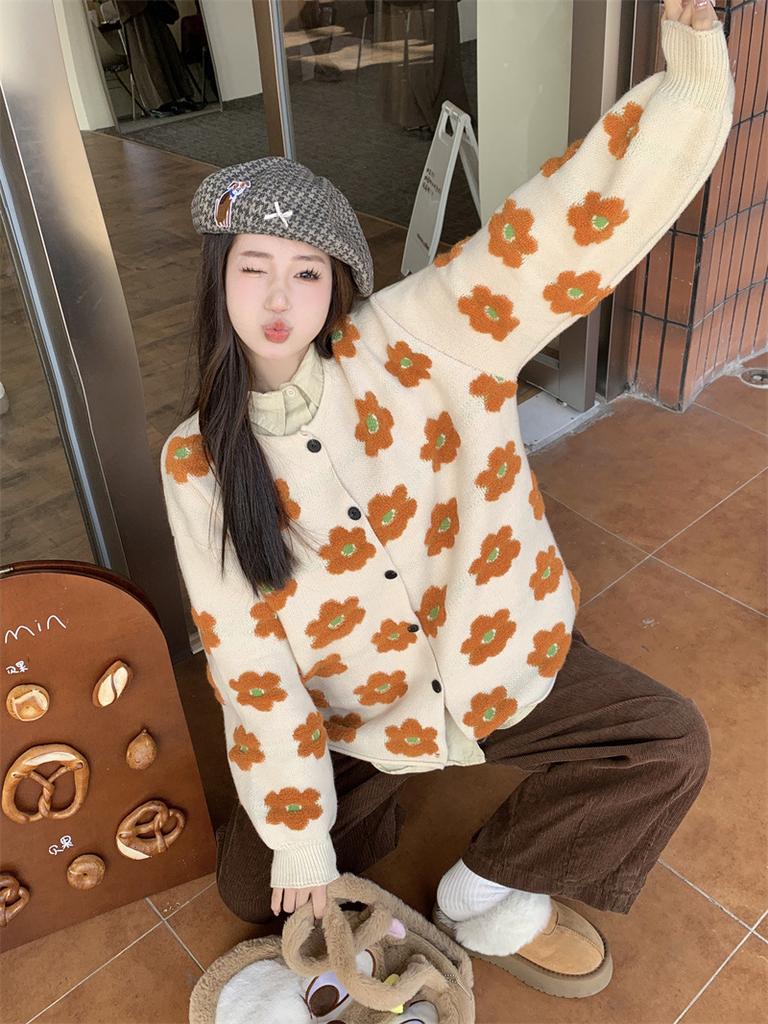 Flower knitted sweater jacket women's autumn and winter new Korean version sweet age reduction outer with loose lazy wind sweater cardigan