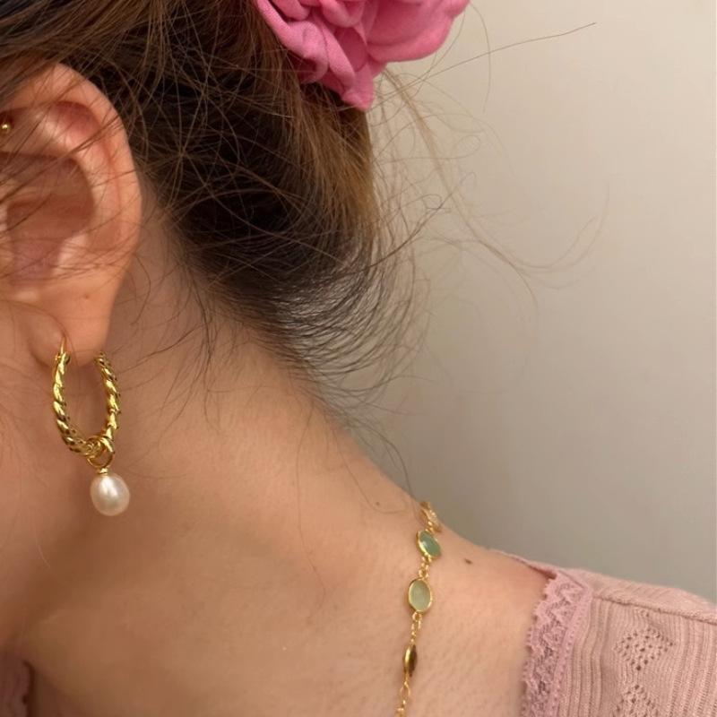 Retro Twist Pattern Pearl Earrings Light Luxury Design Autumn Winter Match Women's Senior Sense Everyday Ear Jewelry