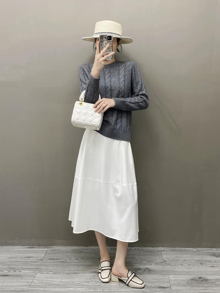Women's Retro Cashmere Cable Knit Sweater - Round Neck, Loose Fit, Warm & Versatile for Autumn/Winter