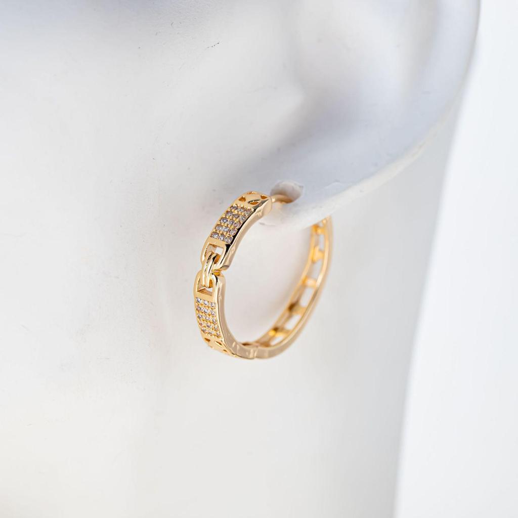 Women's French Light Luxury Rhinestone Chain Ear Cuffs - Fashionable, Exquisite, Trendy Korean Style with High-End Appeal.