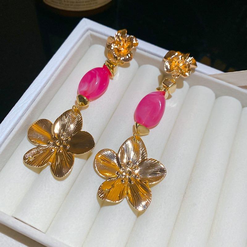 Acrylic flower pendant, stud earrings, necklace set, bohemian court style exaggerated temperament jewelry.