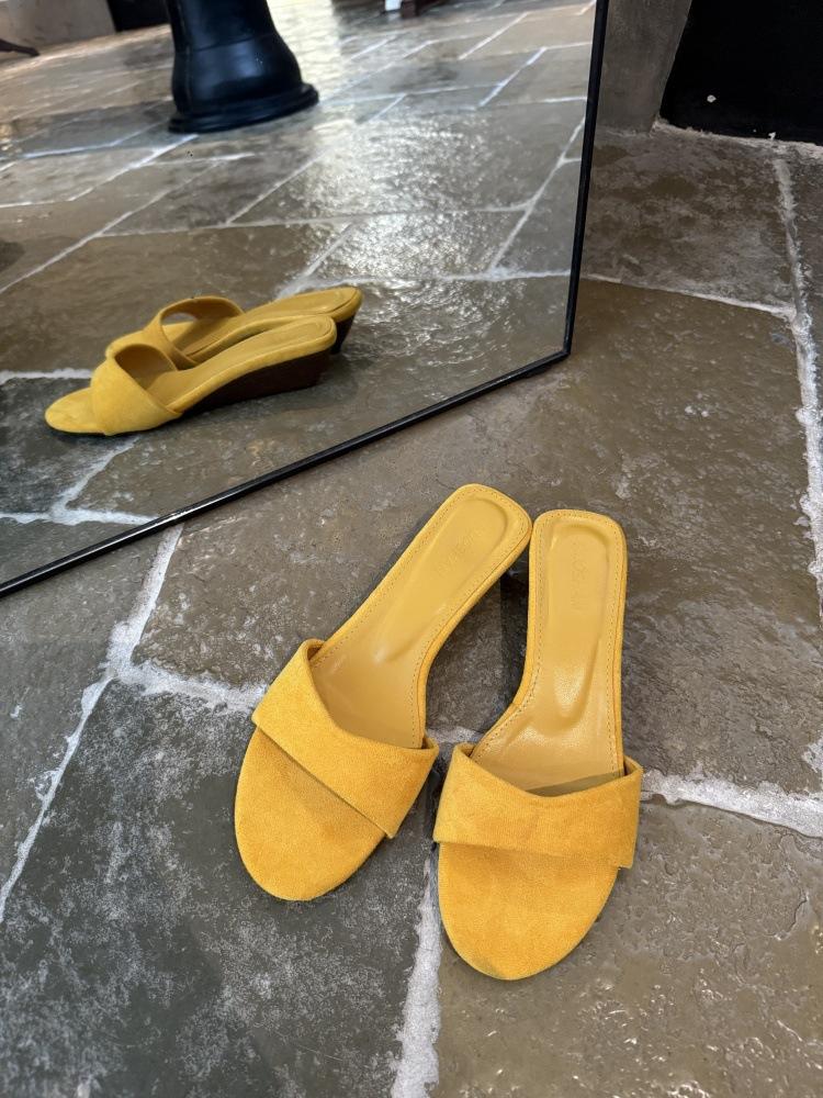 2025 New French Minimalist Wind Slope Heel One-word Drag Women's Summer Outer Wear Daily Commute Low Heel Drag Small Sandals