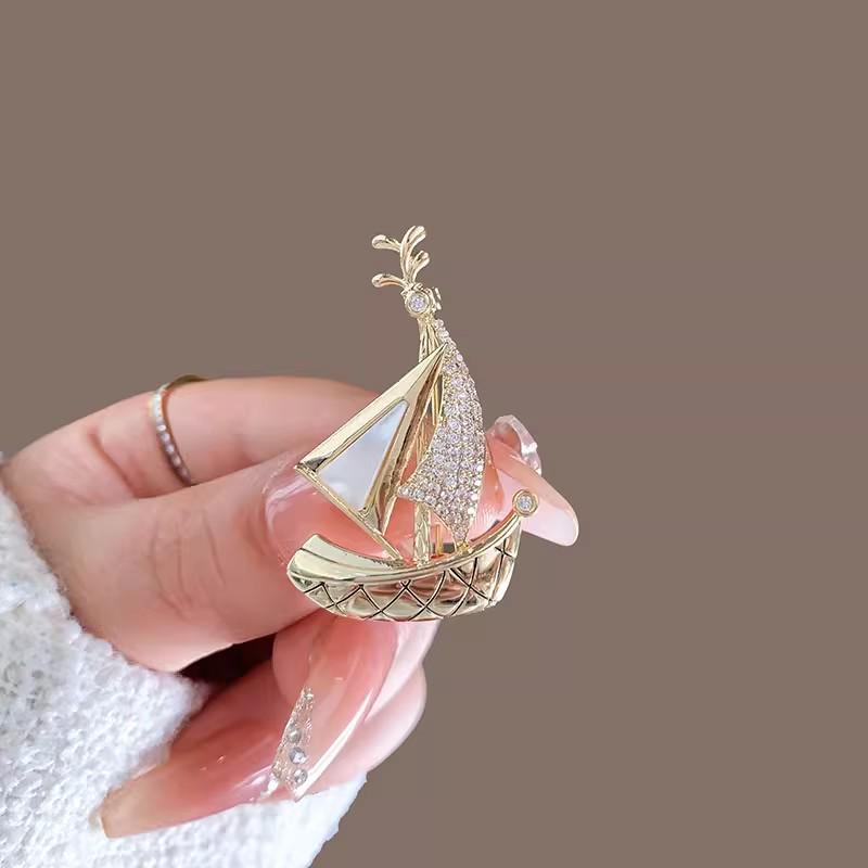 2024 Women's High-Grade Anti-Exposure Brooch: Stylish, Niche Design Clothes Pin.