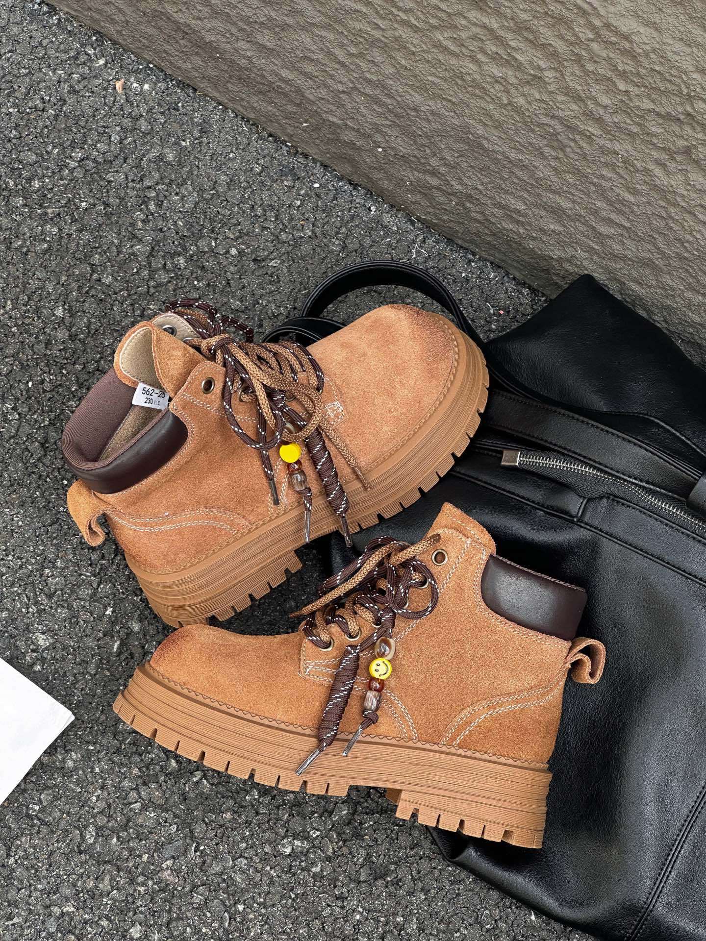 

2025 autumn new leather platform heightening Martin boots British style lace-up big head retro cool tooling shoes 35