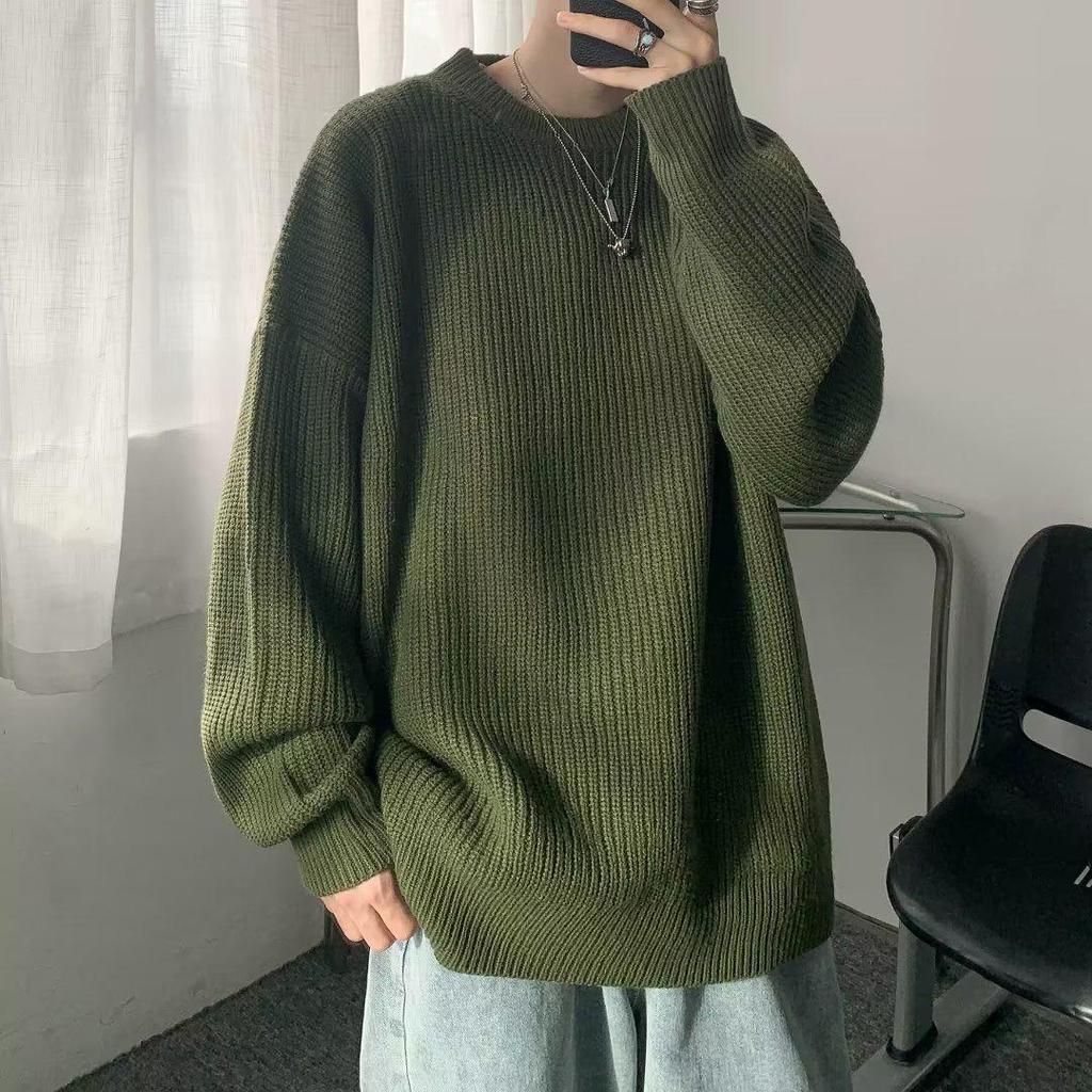 Men's Green Round Neck Sweater: Hong Kong Style, Loose Fit, Thick Wool, Perfect for Autumn and Winter.