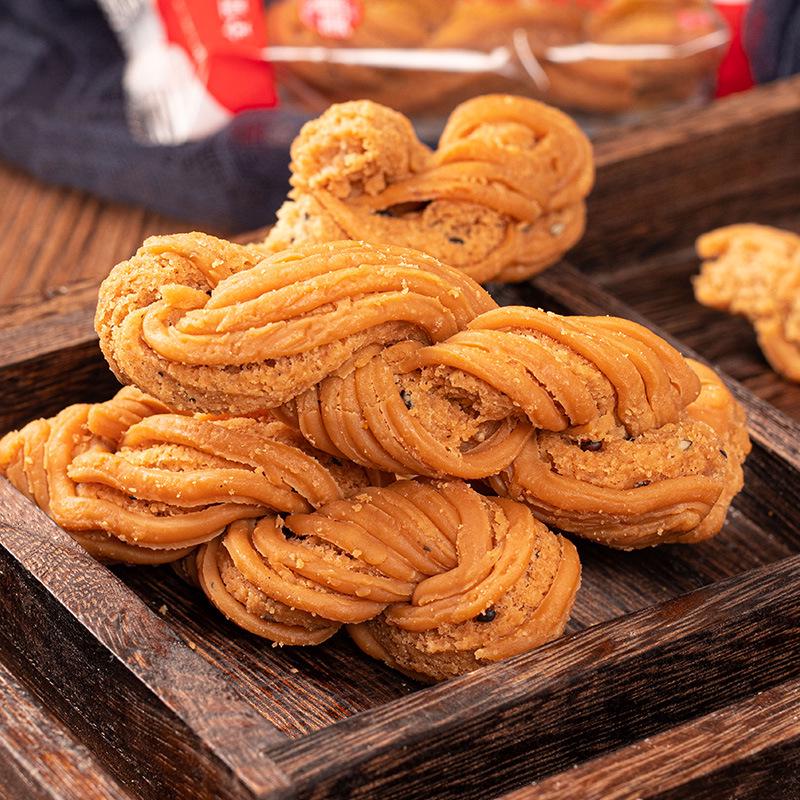 Classic Tianjin Flavored Twisted Doughnut: Crispy, Sweet, and Aromatic Snack Perfect for Breakfast or a Nostalgic Treat.