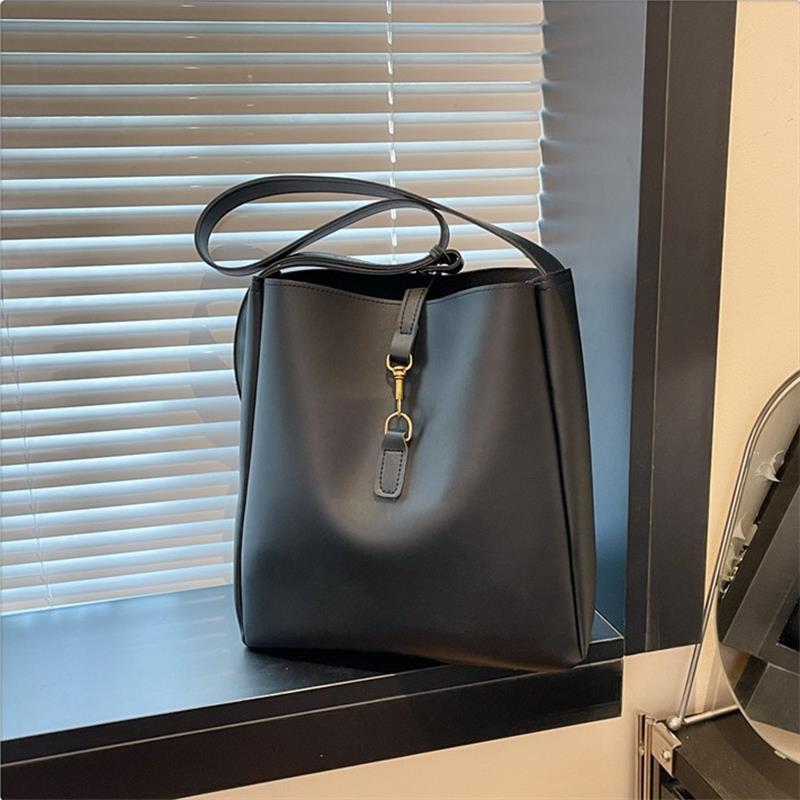 

Stylish Trendy Soft Leather Shoulder Bag Girly Large Capacity Crossbody Bucket Bag Women Simple Commuter Tote Bags Gifts чёрный