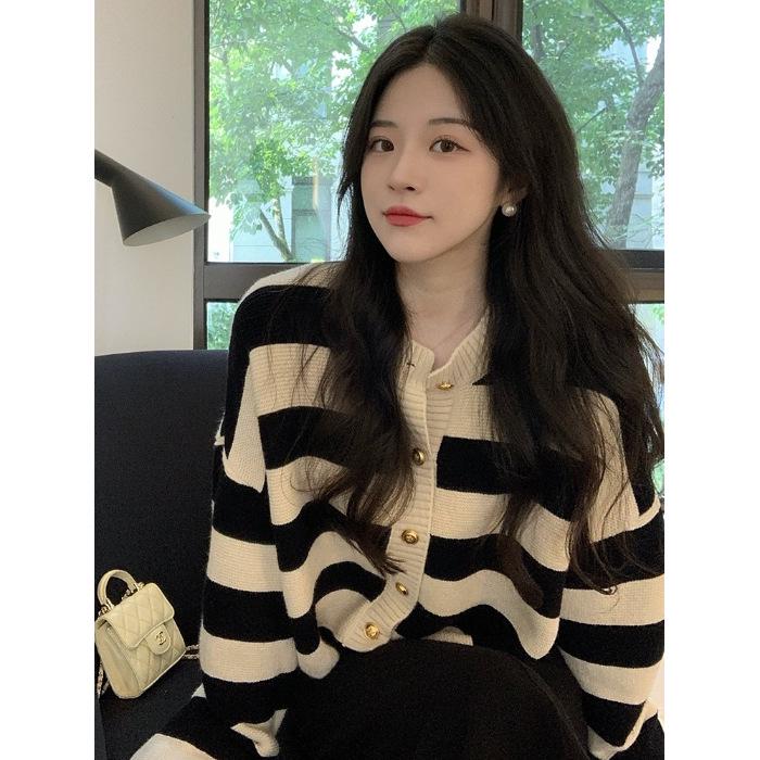 

Douyin Tmall Quality Soft Striped Round Neck Knit Cardigan - Women s French Style Loose Short Design for Spring and Autumn One Size чёрный