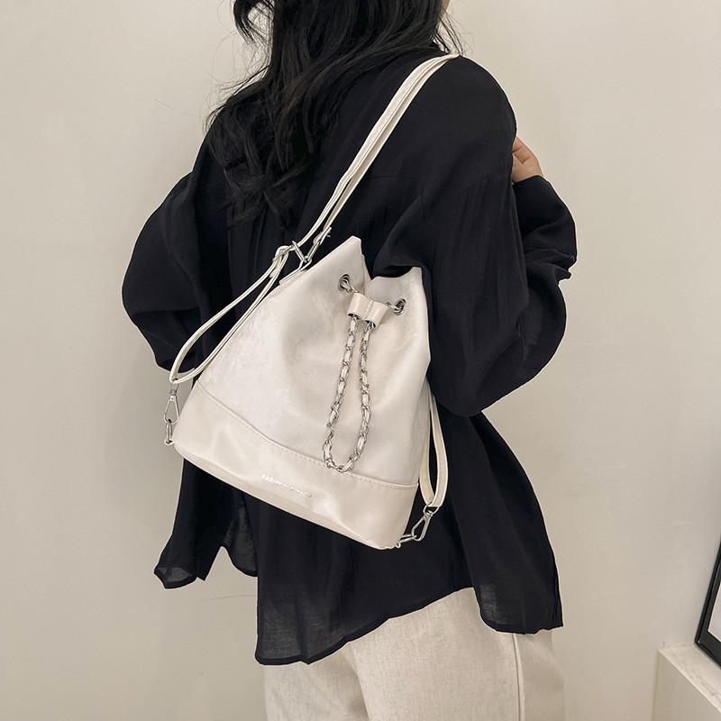 Schicke Kettenschultertasche für Damen Trendige Eimerform Mode 2024 Neue Kollektion