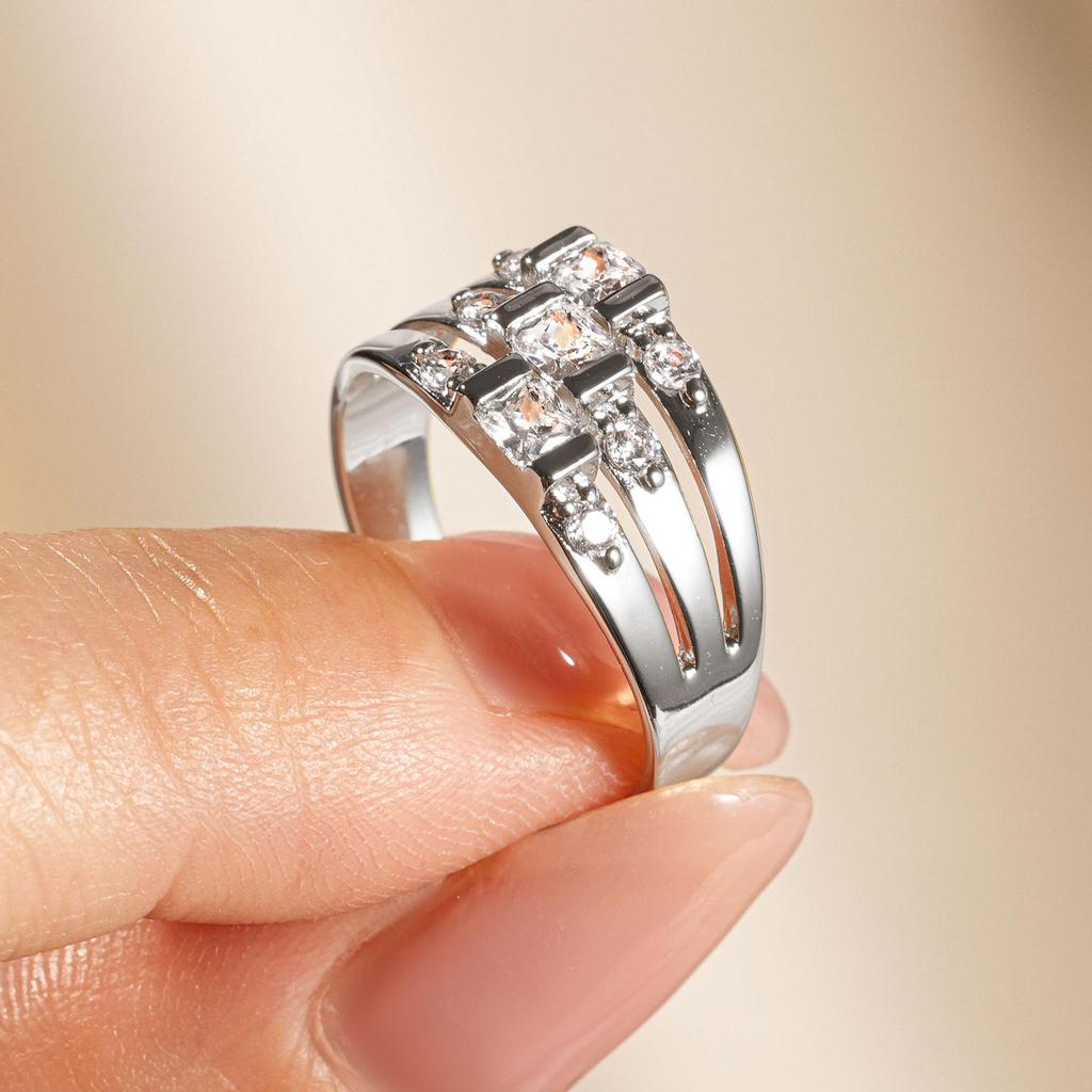 Tassel Diamond Zircon Ring with Light Luxury Style and Advanced Design for Versatile Commuting.