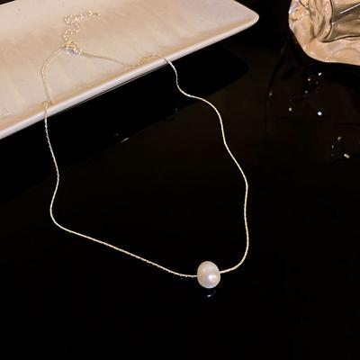 Collier exquis de niche de perles simple pour femmes avec collier de tempérament haut de gamme pour la clavicule polyvalente d'été