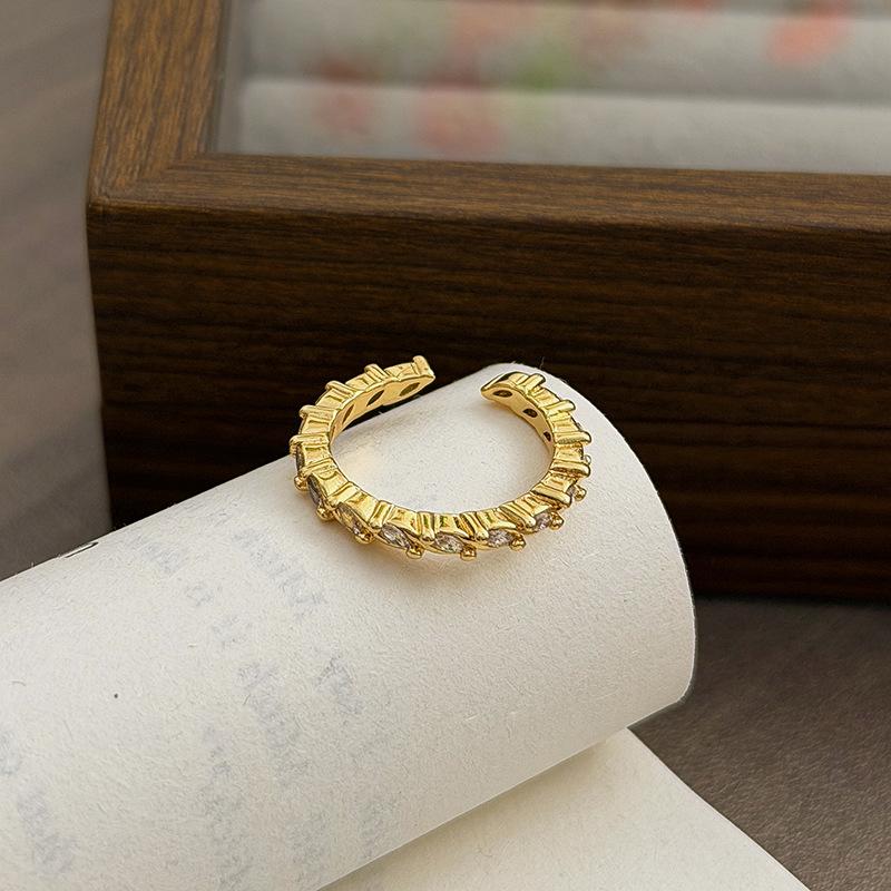 Medieval Light Luxury Gold Full Diamond Row Diamond Star Small Fish Opening Ring Niche High Sense Personality Ring Woman