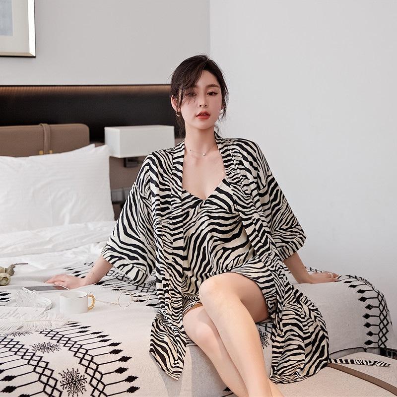 Sommer neue sexy Nachthemd rosa Leopardenmuster Nachthemd dünne Pyjamas Eis Seide Damen Loungewear kann draußen getragen werden