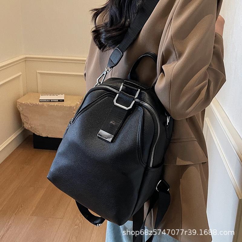 

Популярный в этом году женский рюкзак 2025 новый модный и универсальный большой вместимости студенческий простой и модный маленький рюкзак для занятий чёрный