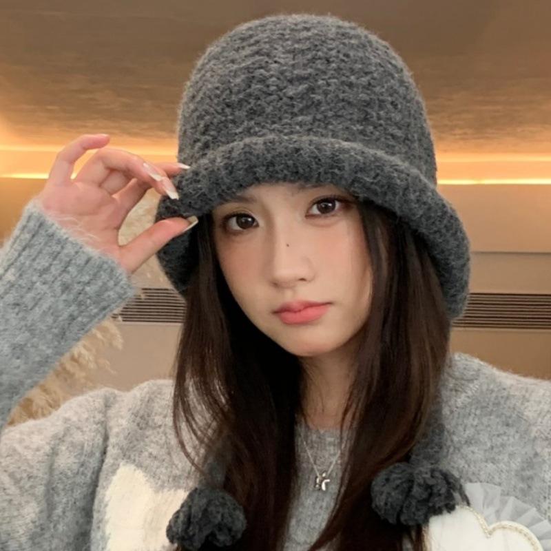 Sweet and versatile rolled-brim wool hat for women, big head circumference showing face in autumn and winter, small pullover hat, outdoor cold-proof
