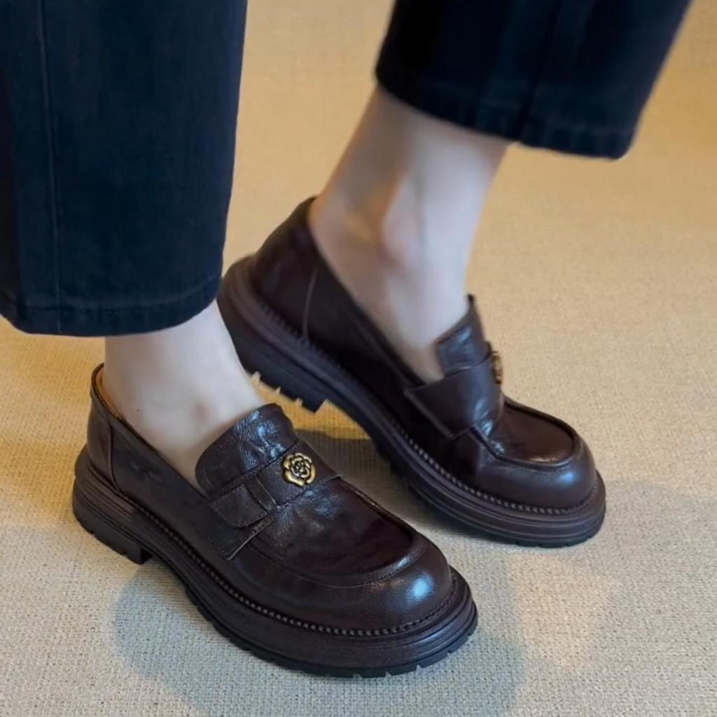 Retro Black Camellia Loafers: Pleated Leather, Thick Sole, Slip-on British Style