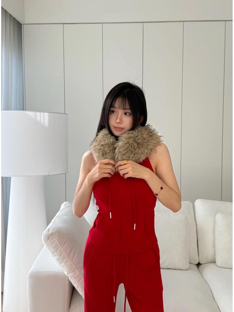 Niche Design 25 A/W New Three-Piece Set: Detachable Fur Collar Hoodie, Top Vest, and Bell Bottom Sweatpants.