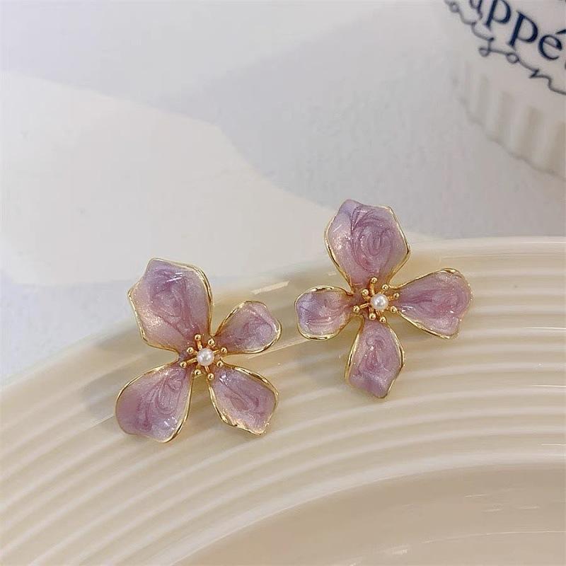 

Fashionable Earrings With Retro Oil Dripping Four Leaf Flower Earrings For Women One Size гарячі рожевого кольору
