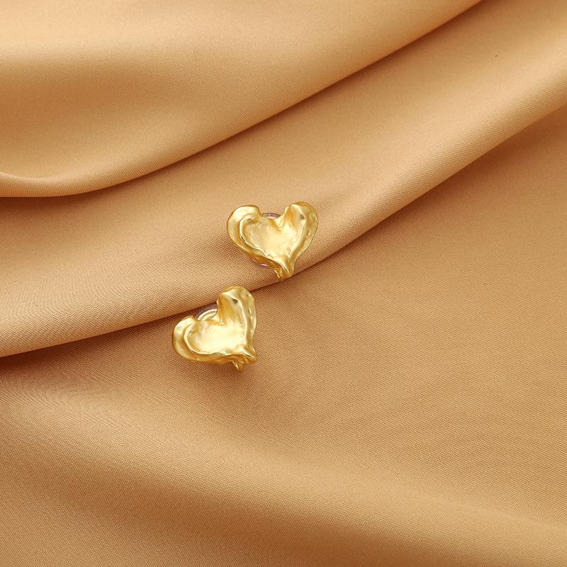 Pearl Mosquito Coil Disc Ear Clips: No-Pierce, Elegant French-Style Earrings for Women