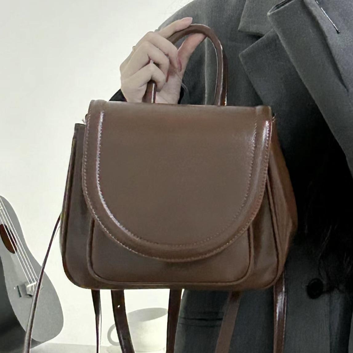 

Niche design Korean version backpack bag women s 2025 autumn and winter new high-value commuter college style texture handbag