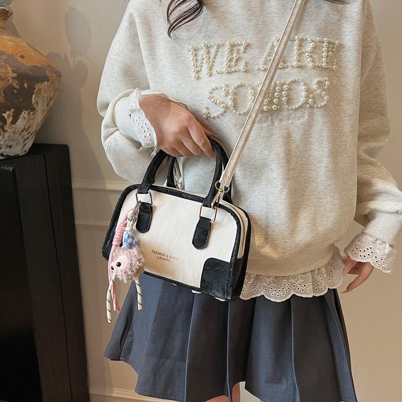 Retro Small Bag Women's Autumn and Winter Versatile 2025 New Fashion Shoulder Messenger Bag Women's Portable Commuter Pillow Bag