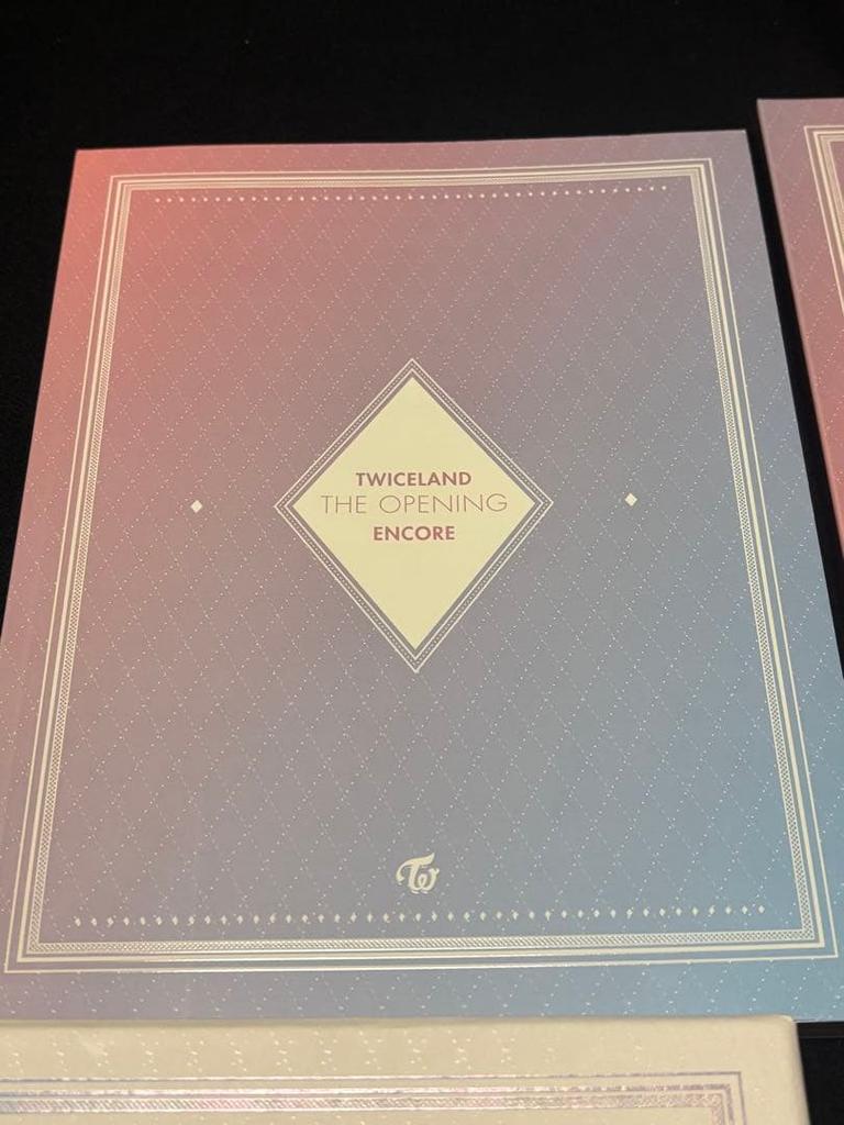 [GEBRAUCHT] TWICELAND DVD mit Sammelkarten und Fotobuch