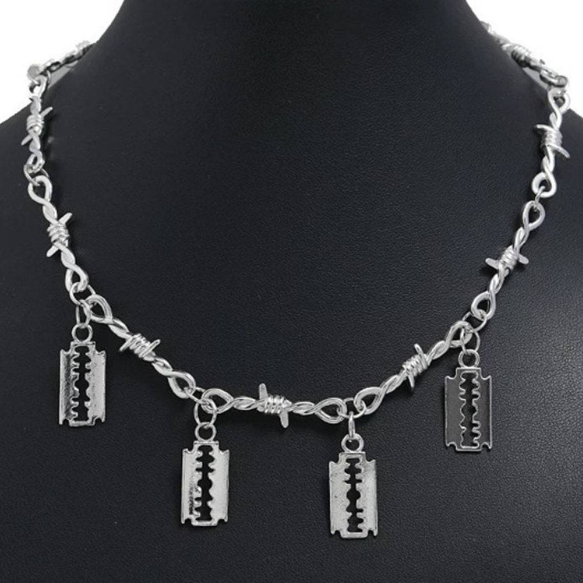 

Personality Punk Sliver Color Razor Blade Tassel Pendant Tassel Pendant Side Waistband Chain for Women Hip Hop Rock Body Jewelry