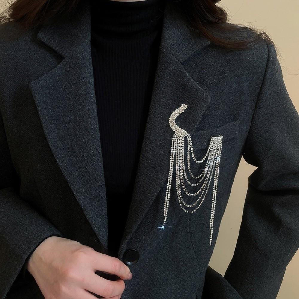 Epaulets Rhinestone Tassel Brooch Multi-layer Suit Lapel Pin Suit Collar Pin Shiny Badge Crystal Fringe Shoulder Mark Men Women
