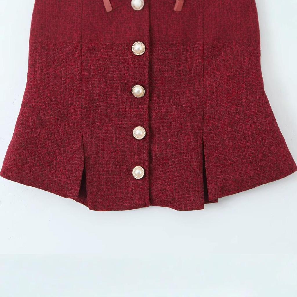 Spring 2025 Women's European & American Fashion: Simple Pearl Button Chunky Knit Halter Top