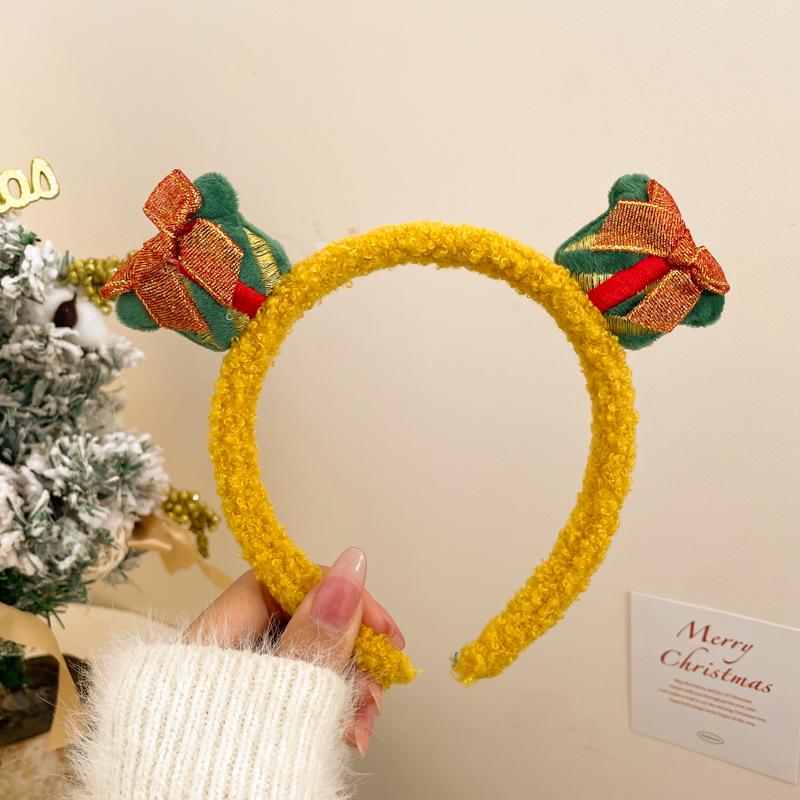Christmas Plush Headband: Cute Versatile Hair Accessory for Girls.