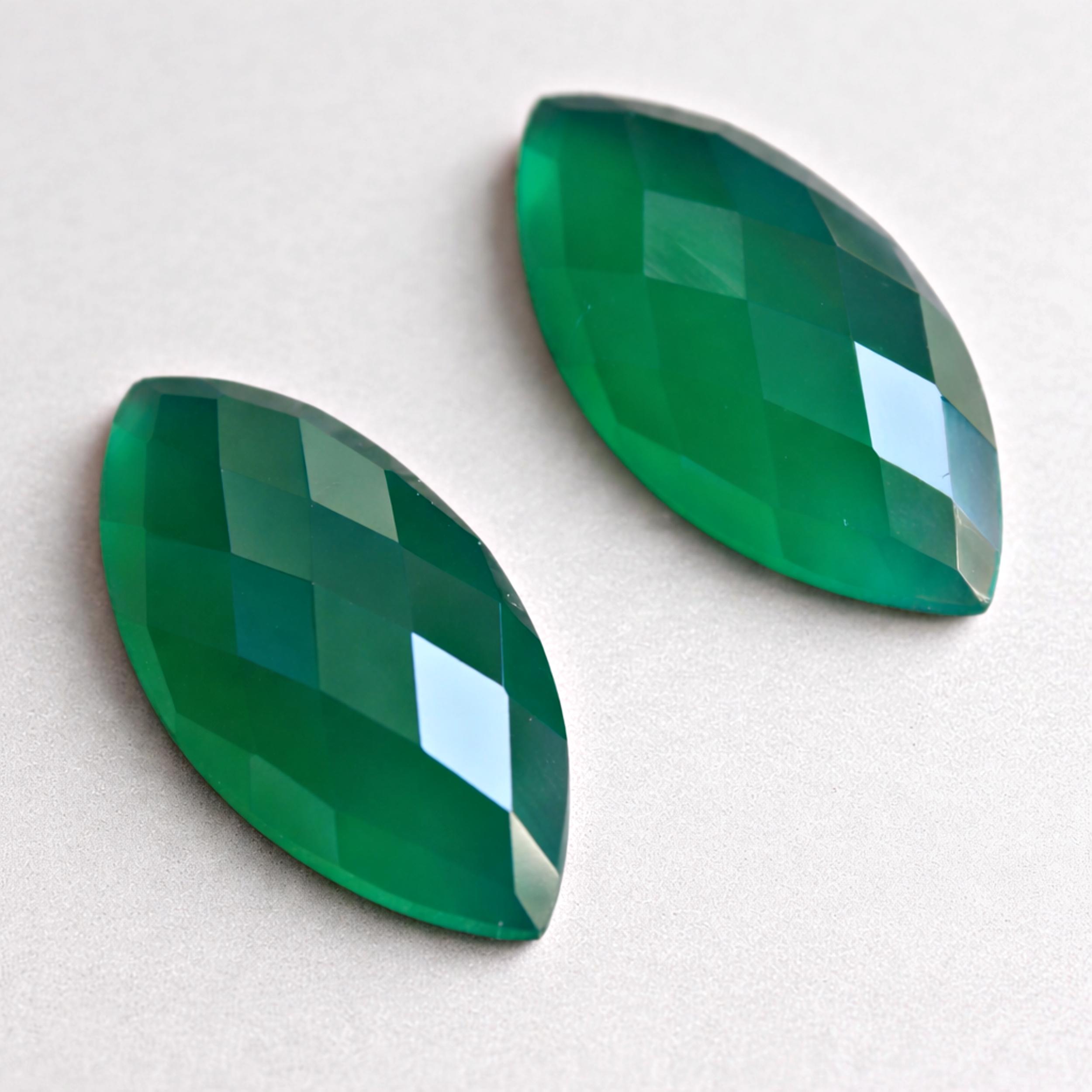Зеленый оникс, драгоценные камни огранки «Маркиз» – Граненый натуральный оникс для изготовления ювелирных изделий 5x10mm зелёный