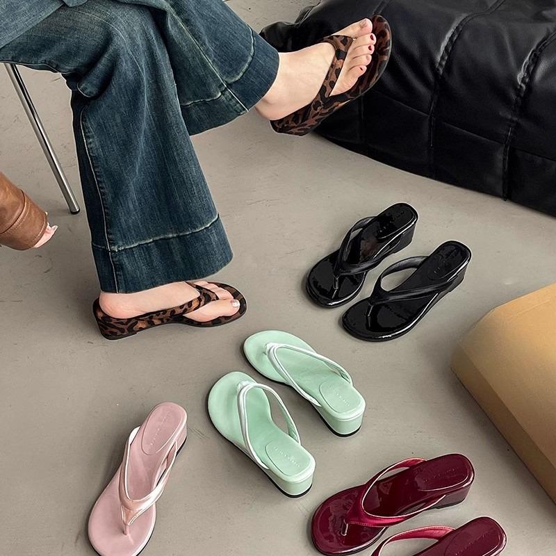 New Style of Women's Shoes with Wedge Heels Flip-flops and Thick-soled Height-increasing Casual Sandals