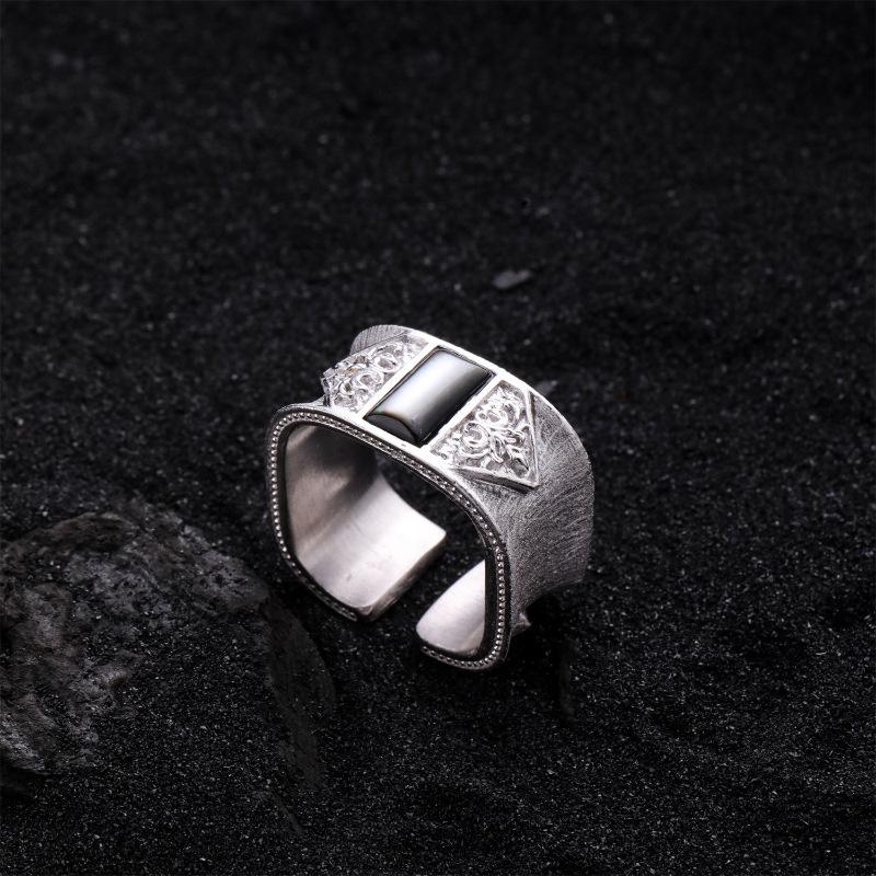 

Retro Oversized Trendy Black Square Ring For Women Chic Vintage Jewelry Aesthetic J4782
