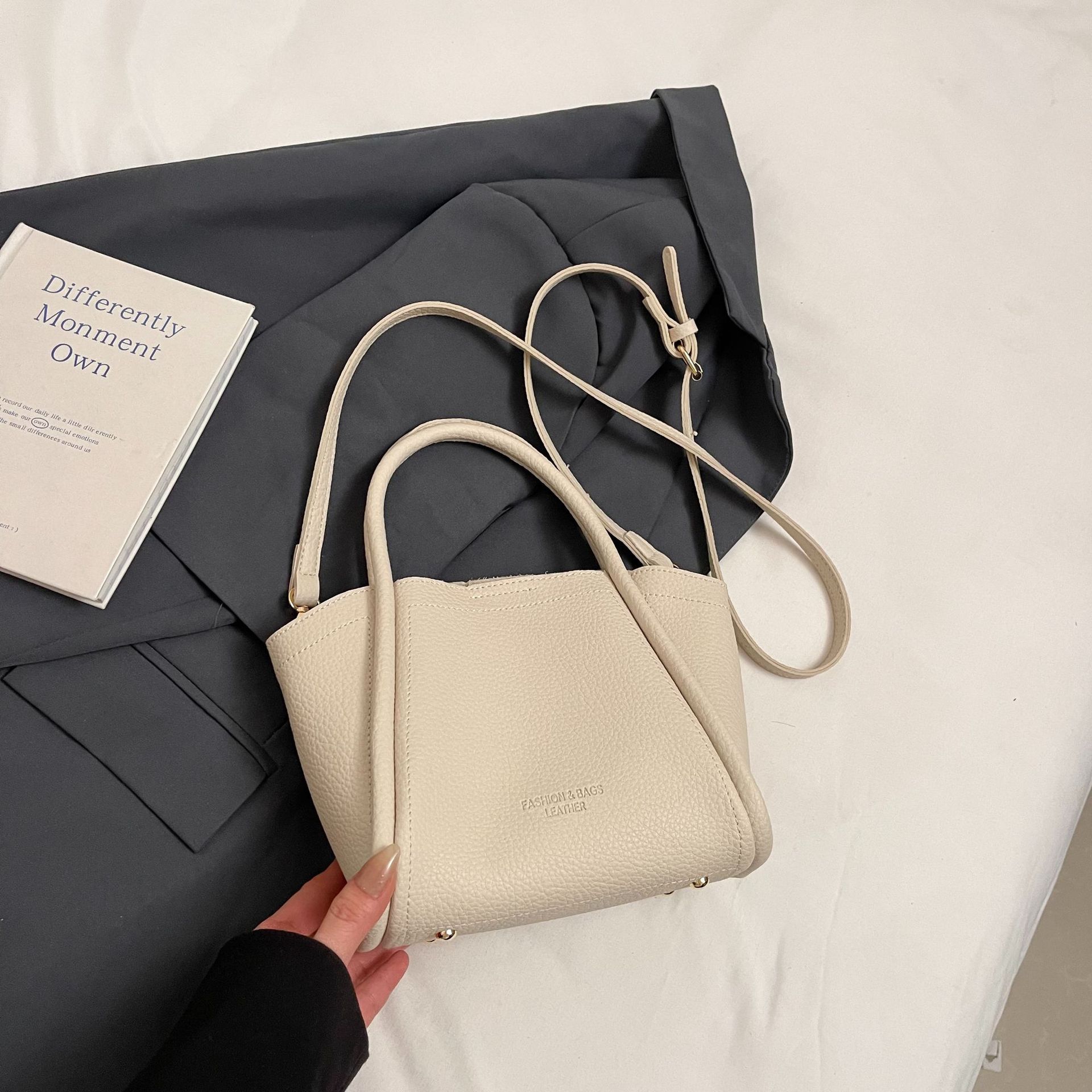 

2025 spring new simple mother and child bucket bag female texture niche solid color messenger bag fashionable foreign style hand bag