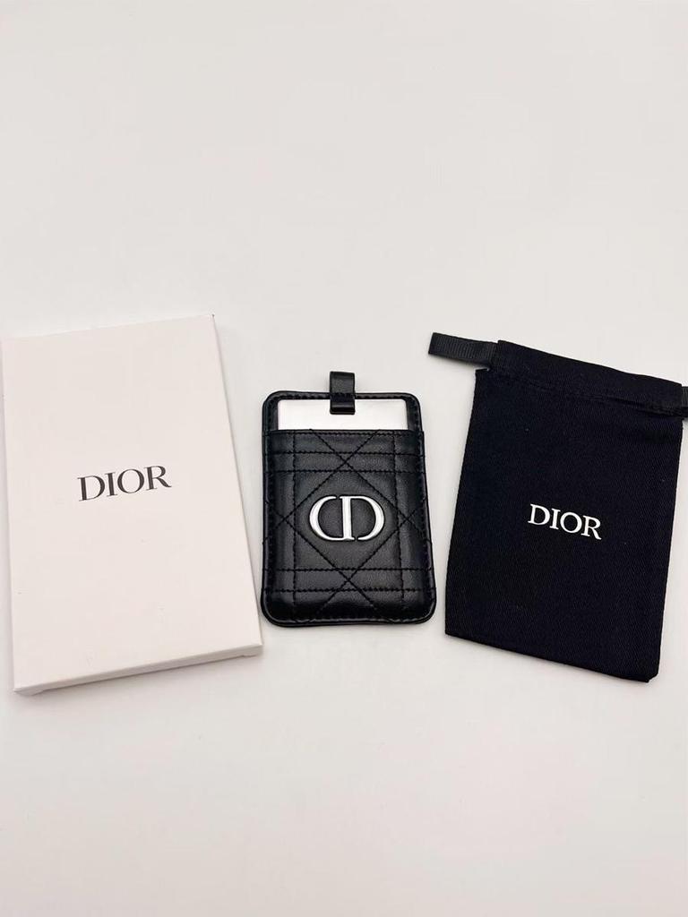 Dior 1 Set schwarzer gesteppter Leder-Kartenhalter mit Mini-Taschenspiegel Metall-CD-Logo Tragbarer Kosmetikspiegel für Frauen für tägliche Auffrischung